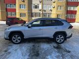 Toyota RAV4 2019 года за 15 200 000 тг. в Актобе – фото 4