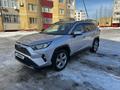 Toyota RAV4 2019 года за 15 200 000 тг. в Актобе – фото 2