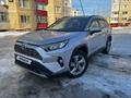 Toyota RAV4 2019 года за 15 200 000 тг. в Актобе