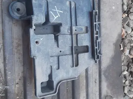 Площадка под аккамулятор в оригинале бу за 15 000 тг. в Алматы