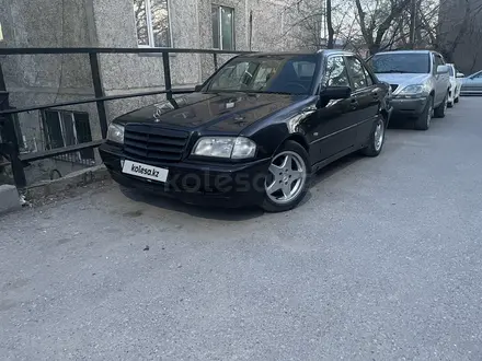 Mercedes-Benz C 200 2000 года за 1 700 000 тг. в Шымкент – фото 3