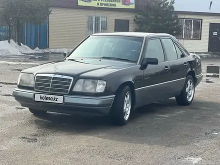 Mercedes-Benz E 200 1995 года за 3 000 000 тг. в Есик – фото 2