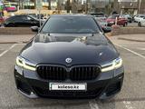 BMW 5 серия 2022 года за 27 000 000 тг. в Алматы – фото 4