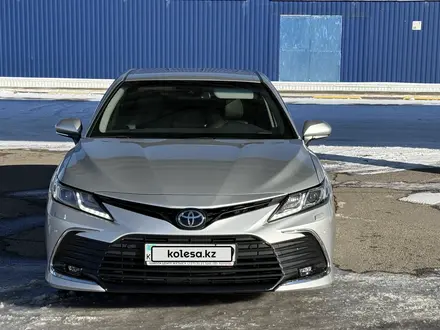 Toyota Camry 2023 года за 15 900 000 тг. в Караганда – фото 2