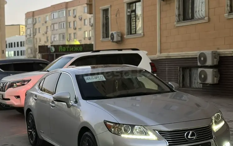 Lexus ES 300h 2014 годаfor9 500 000 тг. в Жанаозен