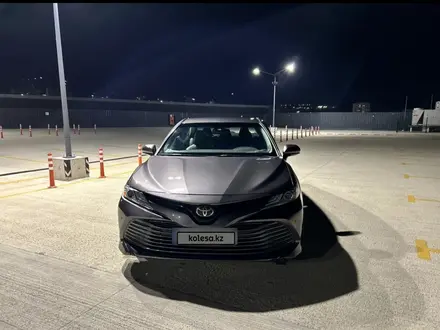 Toyota Camry 2019 года за 9 500 000 тг. в Актобе – фото 8