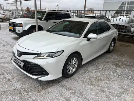 Toyota Camry 2019 года за 12 800 000 тг. в Атырау