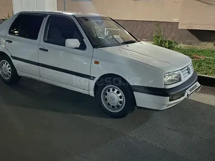 Volkswagen Vento 1995 года за 1 800 000 тг. в Талдыкорган – фото 3