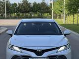 Toyota Camry 2020 года за 15 600 000 тг. в Шымкент