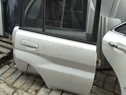 Дверь задняя правая за 15 000 тг. в Алматы