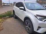 Toyota RAV4 2016 года за 11 500 000 тг. в Караганда – фото 2