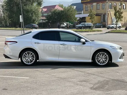 Toyota Camry 2018 года за 14 500 000 тг. в Алматы – фото 5