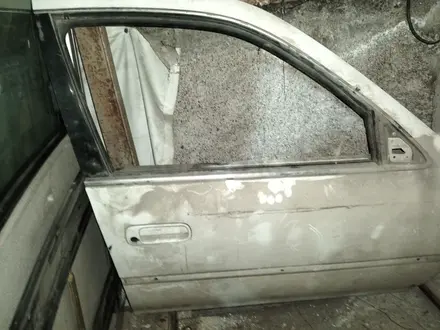 Дверь передняя правая Креста 100к за 15 000 тг. в Караганда