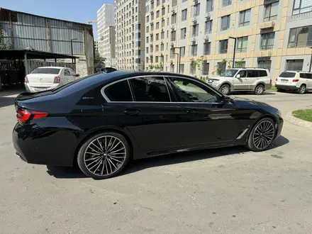 BMW 530 2018 года за 18 900 000 тг. в Алматы – фото 5