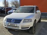 Volkswagen Touareg 2005 года за 2 000 000 тг. в Актобе