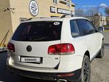 Volkswagen Touareg 2005 года за 2 000 000 тг. в Актобе – фото 3