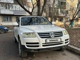 Volkswagen Touareg 2004 годаfor5 500 000 тг. в Караганда