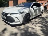Toyota Avalon 2022 года за 15 800 000 тг. в Усть-Каменогорск – фото 2