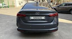 Hyundai Accent 2021 года за 7 050 000 тг. в Алматы – фото 2