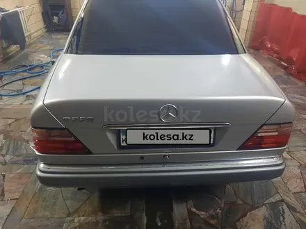 Mercedes-Benz E 220 1995 года за 3 700 000 тг. в Тараз