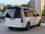 Hyundai Staria 2023 годаүшін22 500 000 тг. в Алматы – фото 5