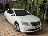 Toyota Camry 2014 года за 6 200 000 тг. в Шымкент – фото 2