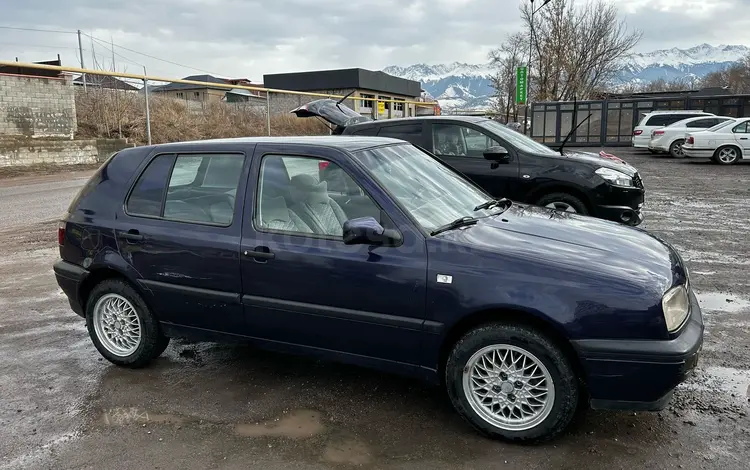 Volkswagen Golf 1996 годаfor1 750 000 тг. в Алматы