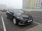 Toyota Camry 2023 года за 16 200 000 тг. в Астана – фото 2