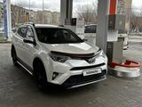 Toyota RAV4 2018 года за 10 800 000 тг. в Атырау