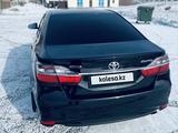 Toyota Camry 2015 года за 9 900 000 тг. в Актобе – фото 5