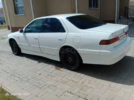 Toyota Camry 1998 года за 2 600 000 тг. в Актобе – фото 4