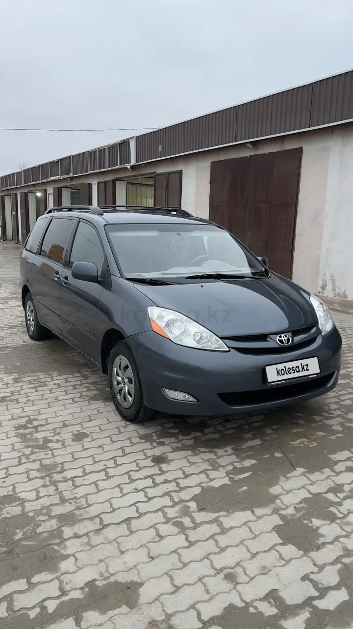 Toyota Sienna, 2009