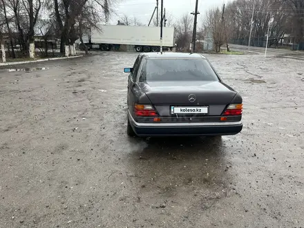 Mercedes-Benz E 260 1991 года за 2 000 000 тг. в Алматы – фото 3
