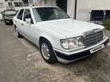 Mercedes-Benz E 200 1990 года за 1 900 000 тг. в Алматы