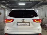Toyota Highlander 2018 года за 24 000 000 тг. в Караганда