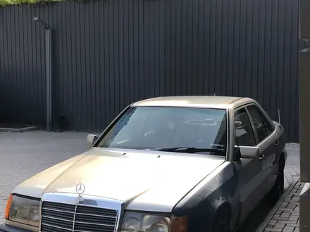 Mercedes-Benz E 230 1991 года за 950 000 тг. в Алматы – фото 15