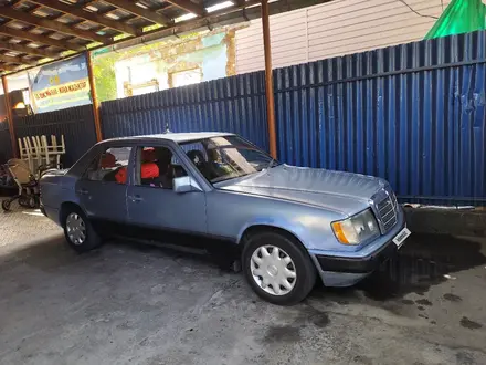 Mercedes-Benz E 230 1988 года за 850 000 тг. в Алматы