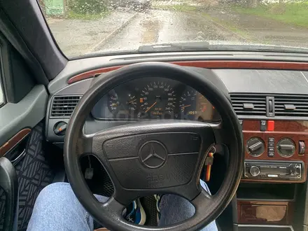 Mercedes-Benz C 200 1994 года за 1 650 000 тг. в Кокшетау – фото 13