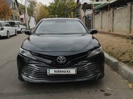 Toyota Camry 2018 года за 12 100 000 тг. в Алматы