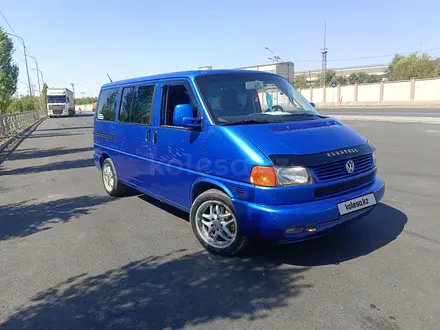 Volkswagen Caravelle 2003 года за 6 300 000 тг. в Шымкент