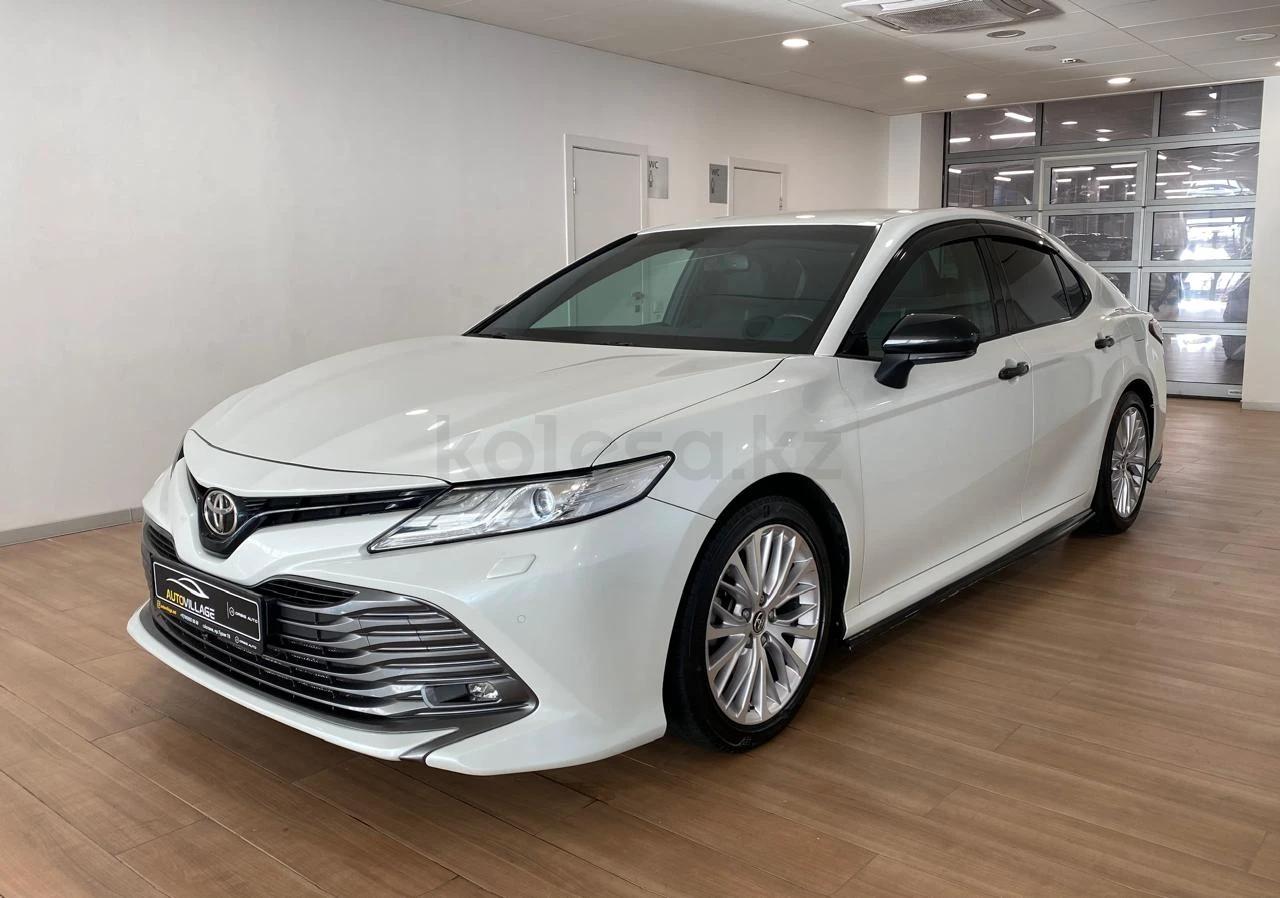 Toyota Camry 2019 г.