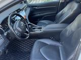 Toyota Camry 2019 года за 16 500 000 тг. в Туркестан – фото 5