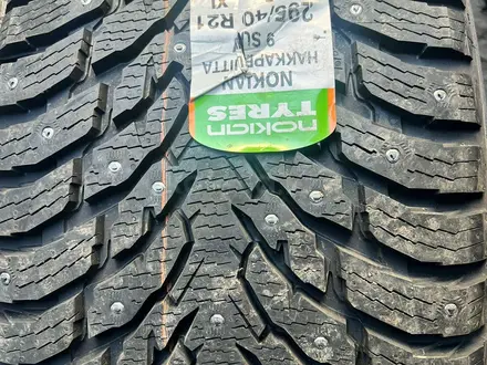 295-40-21 Nokian hakkaprlitta 9 зима шипы новая 2023 год за 410 000 тг. в Алматы – фото 6