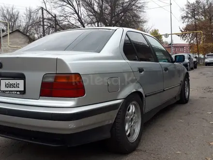 BMW 320 1995 года за 2 100 000 тг. в Алматы – фото 4