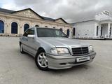 Mercedes-Benz C 180 1998 года за 2 800 000 тг. в Жанаозен