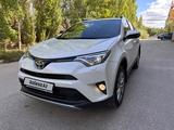 Toyota RAV4 2017 года за 15 000 000 тг. в Актобе – фото 3