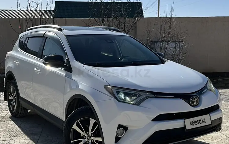 Toyota RAV4 2017 года за 10 000 000 тг. в Актау
