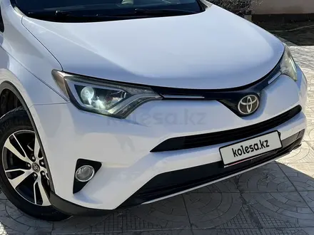Toyota RAV4 2017 года за 10 000 000 тг. в Актау – фото 2
