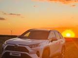 Toyota RAV4 2021 года за 15 500 000 тг. в Костанай