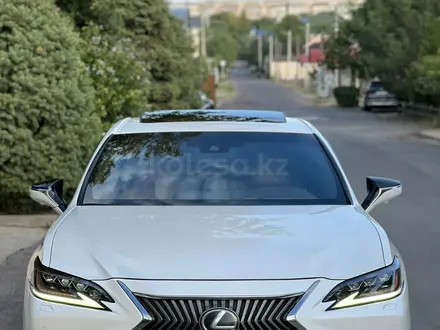 Lexus ES 250 2018 года за 22 000 000 тг. в Алматы – фото 2